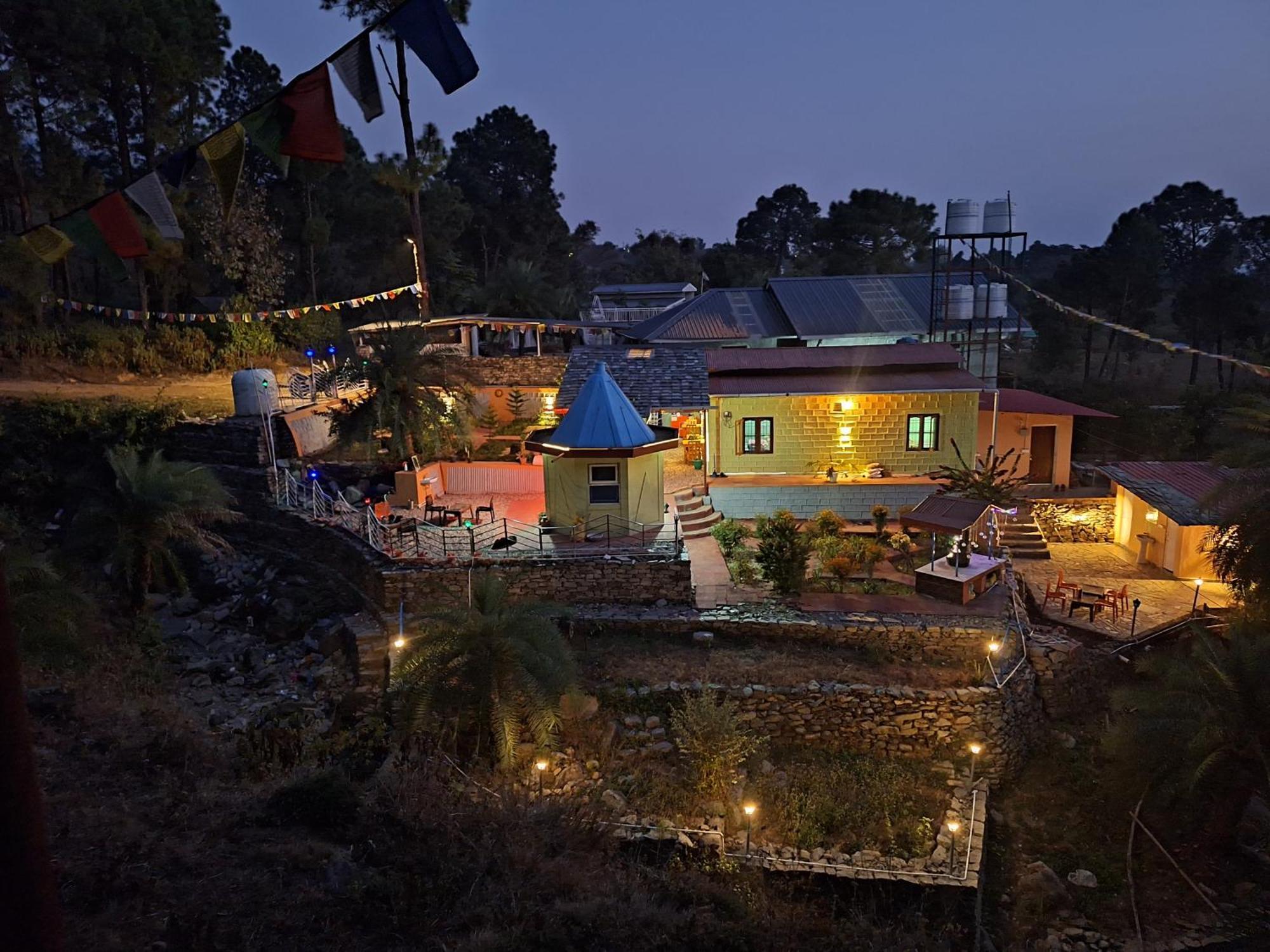 Tathastu Bir -Homestay ,Dorm,Hostel المظهر الخارجي الصورة